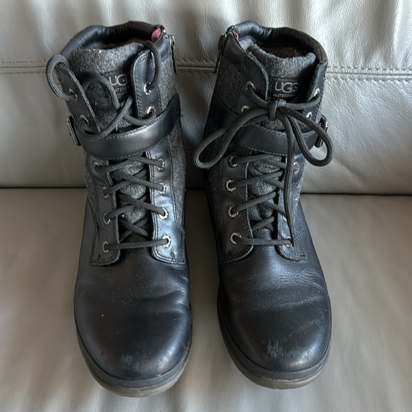 Ugg black leather waterproof boots size 7 - Picture 2 of 8